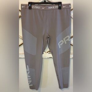 Nike Pro Dri-FIT Cropped Leggings